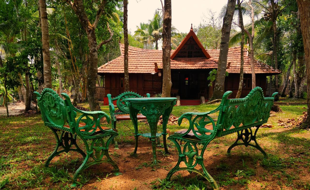 Palathra Heritage Mararikulam Exterior photo