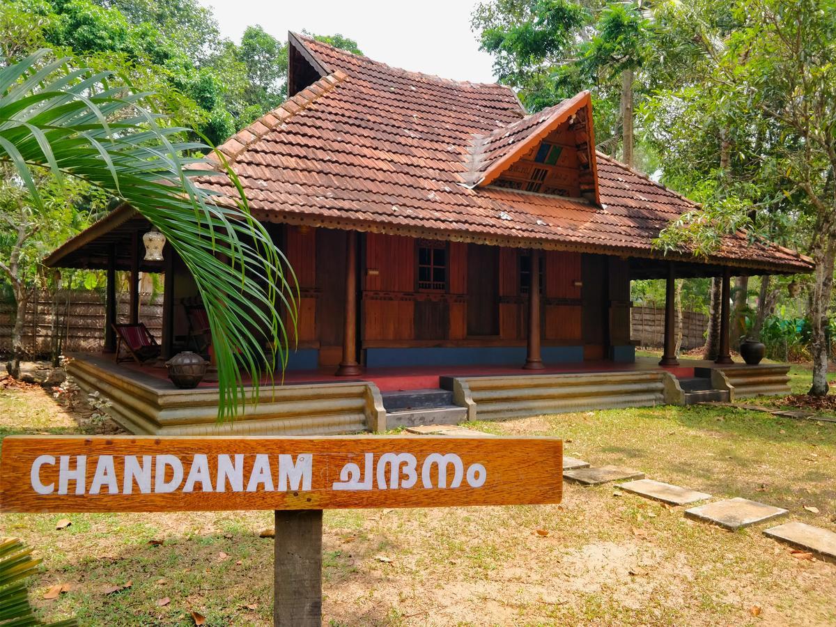 Palathra Heritage Mararikulam Exterior photo