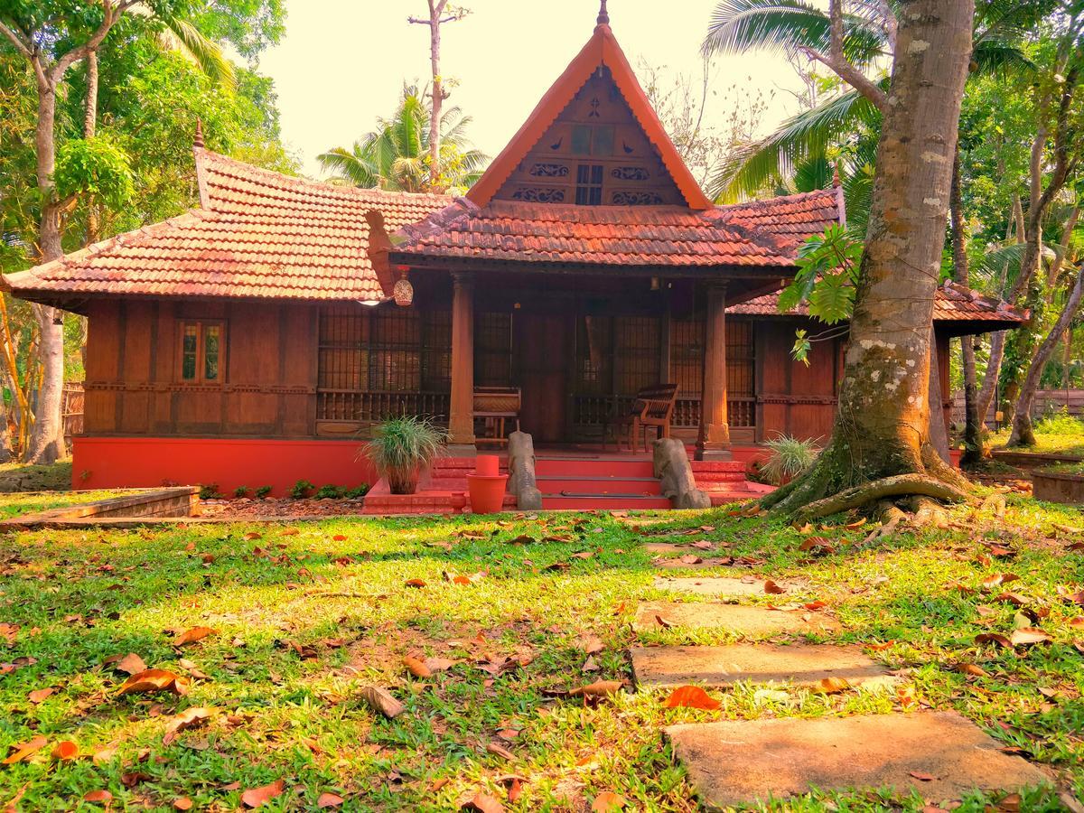 Palathra Heritage Mararikulam Exterior photo